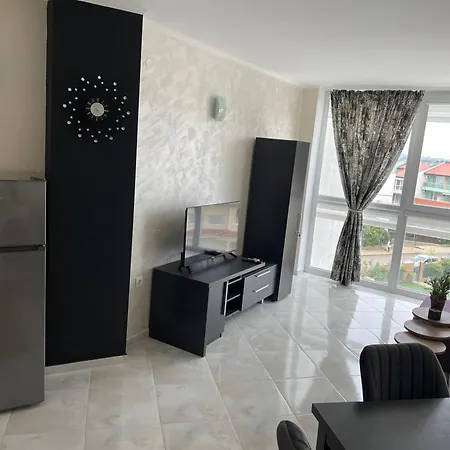 With Pool In Atlantis Апартаменты