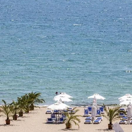 With Pool In Atlantis Апартаменты